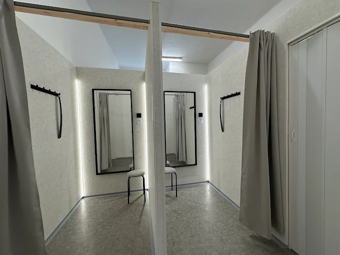 Zkušební kabinky v prodejně RELOOK